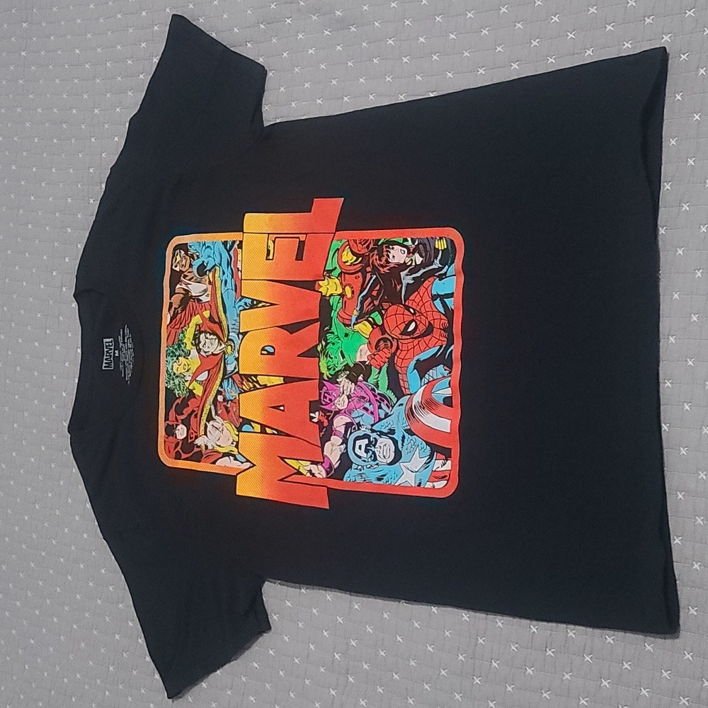 Marvel Characters Men's Black T-Shirt sz. M
